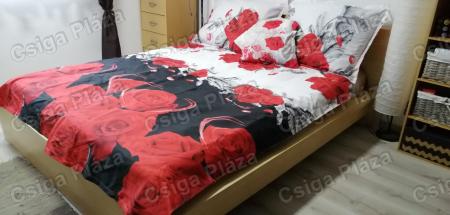 Fekete fehér alap piros rózsa 7 részes ágynemű garnitúra